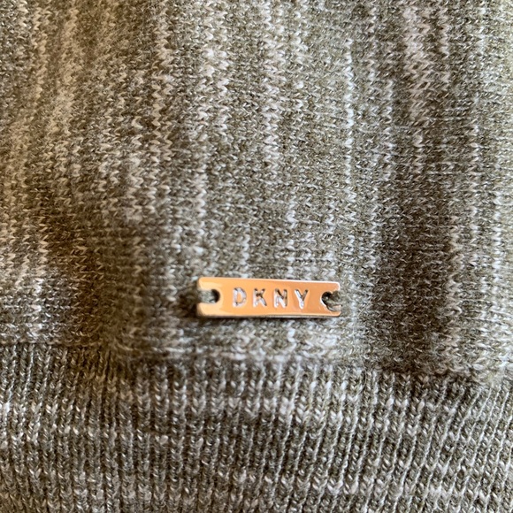 DKNY Knit Sweater Shirt Dolman Sleeve Sage Green Off White NWOT SIZE L - Picture 3 of 11